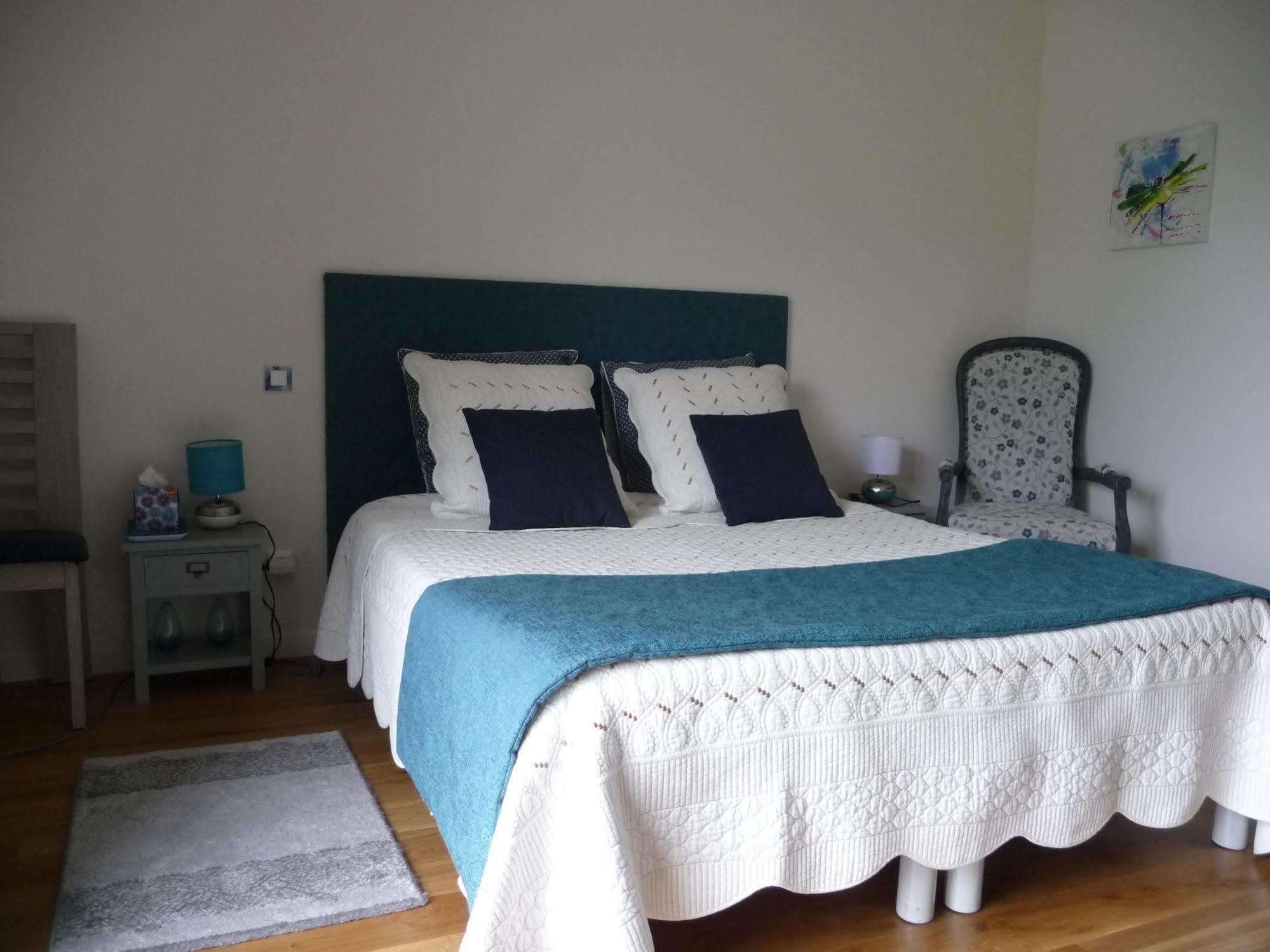 Le Jardin Aux Oiseaux Bed & Breakfast Ferel Exterior photo