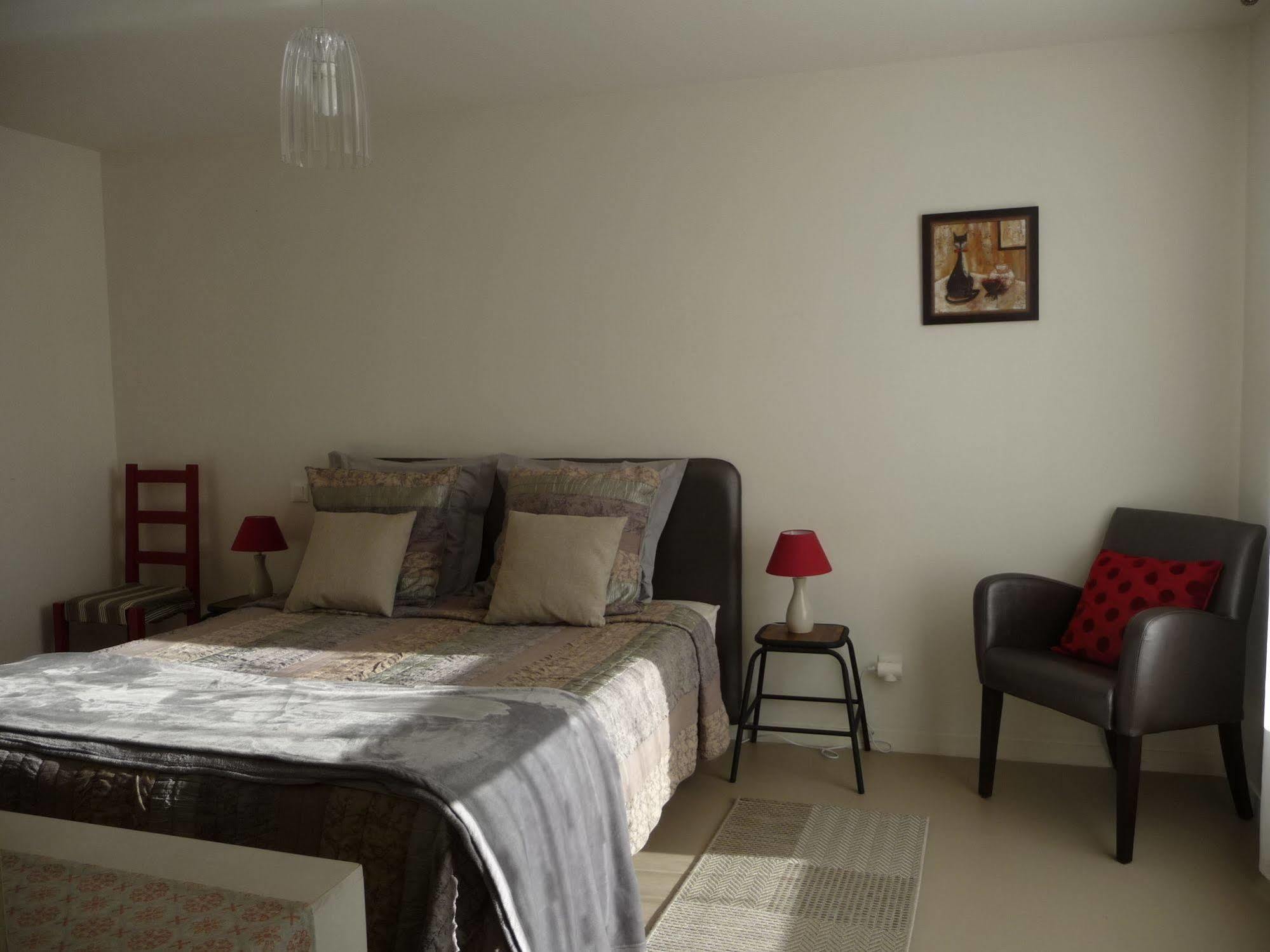 Le Jardin Aux Oiseaux Bed & Breakfast Ferel Exterior photo