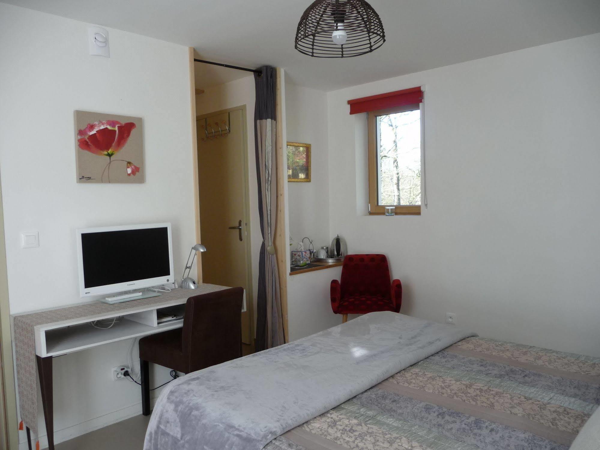 Le Jardin Aux Oiseaux Bed & Breakfast Ferel Exterior photo